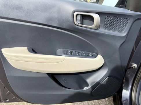 Certified 2024 Hyundai Venue Limited image 16