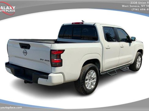 Used 2022 Nissan Frontier SV AWD/4WD image 5