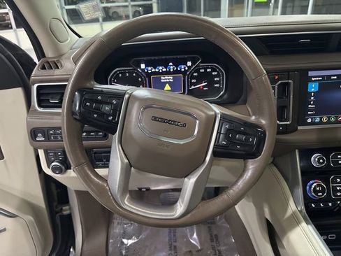 Used 2021 GMC Yukon XL Denali w/ Denali Premium Package image 24
