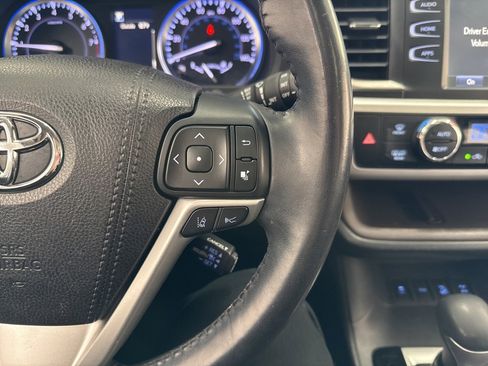 Used 2018 Toyota Highlander XLE image 23
