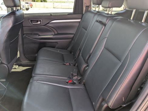 Used 2016 Toyota Highlander XLE AWD/4WD image 34