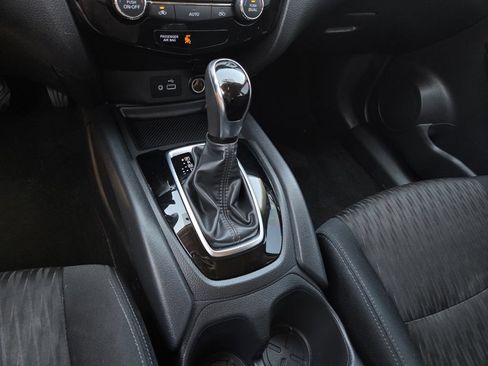 Used 2018 Nissan Rogue SV AWD/4WD image 14