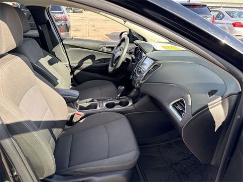 Used 2017 Chevrolet Cruze LT w/ Convenience Package image 20