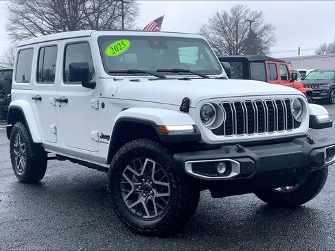 Certified 2025 Jeep Wrangler Sahara image 2