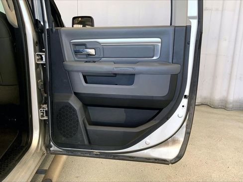 Used 2017 RAM 1500 Classic SLT image 23