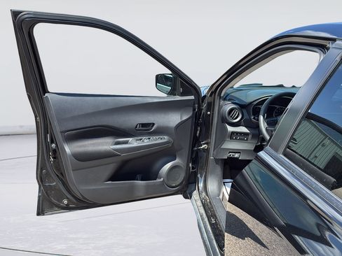 Used 2021 Nissan Kicks S FWD image 11