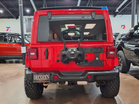 Used 2022 Jeep Wrangler Unlimited Rubicon w/ Trailer Tow Package AWD/4WD image 5