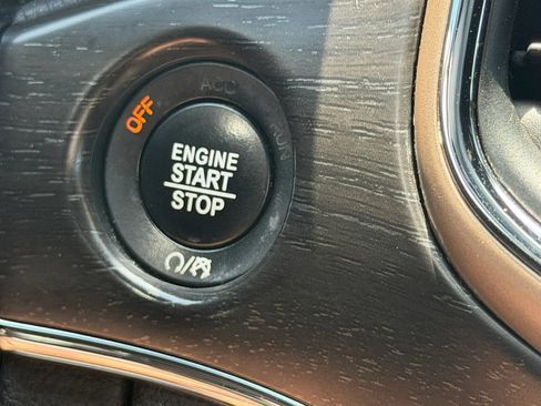 Used 2017 Jeep Grand Cherokee Limited w/ Luxury Group II AWD/4WD image 38