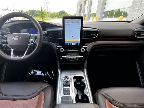 Used 2023 Ford Explorer King Ranch w/ Technology Package RWD image 14