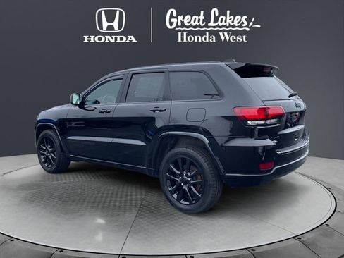 Used 2017 Jeep Grand Cherokee Altitude image 3