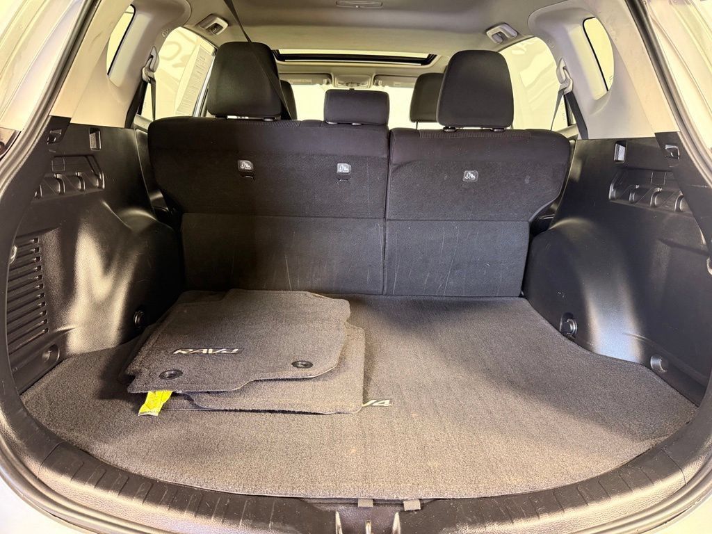 Used 2016 Toyota RAV4 XLE AWD/4WD image 10