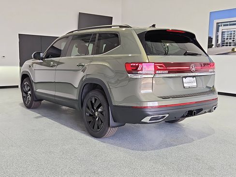 New 2026 Volkswagen Atlas SE FWD image 2