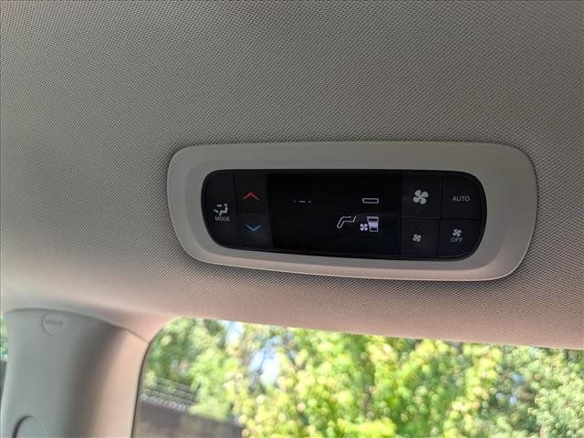 Used 2022 Chrysler Pacifica Touring-L w/ Uconnect Theater Family Group FWD image 17