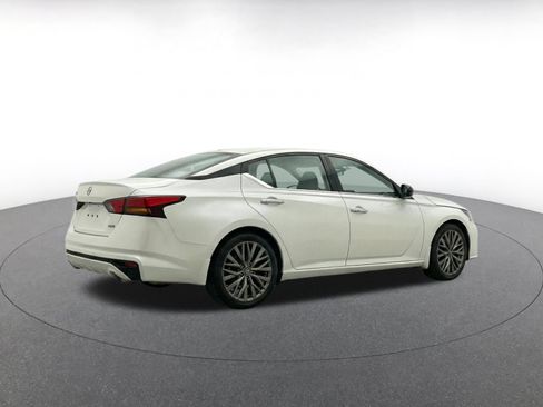 Used 2025 Nissan Altima 2.5 SV FWD image 11