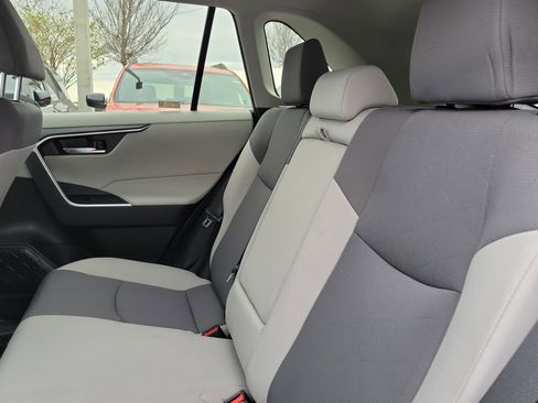 Used 2025 Toyota RAV4 XLE w/ Convenience Package image 18