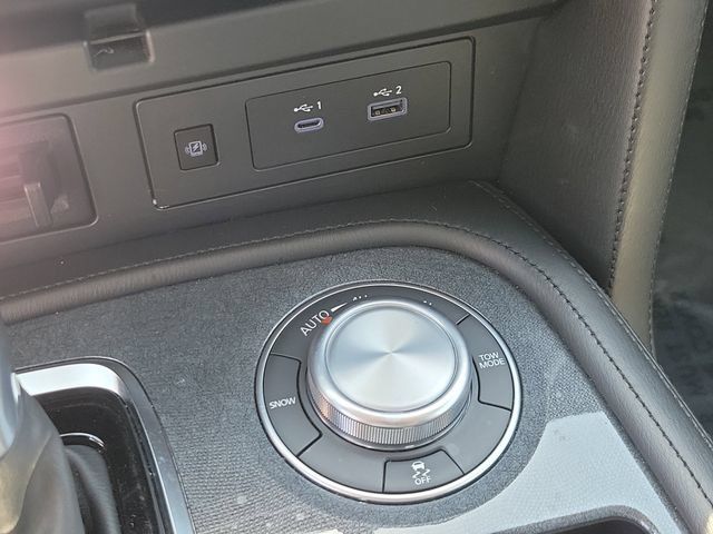Used 2024 Nissan Armada SV AWD/4WD image 31