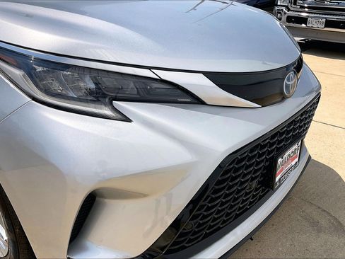 Used 2021 Toyota Sienna XSE AWD/4WD image 35