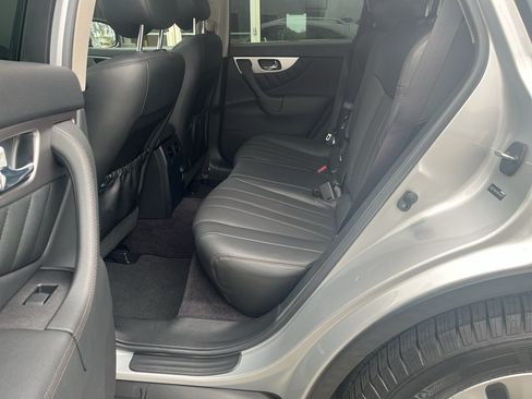 Used 2017 INFINITI QX70 2WD w/ Premium Package image 8