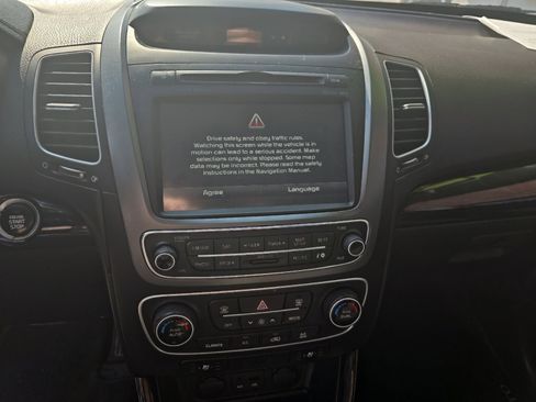 Used 2014 Kia Sorento SX w/ 3rd Row Package image 9