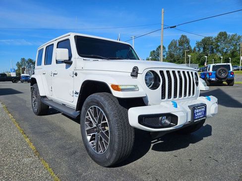 Used 2022 Jeep Wrangler Unlimited Sahara AWD/4WD image 7