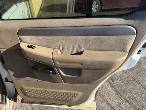 Used 2004 Ford Explorer XLT image 11