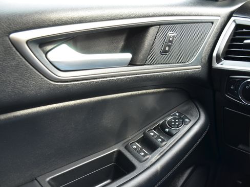 Used 2024 Ford Edge SEL image 9