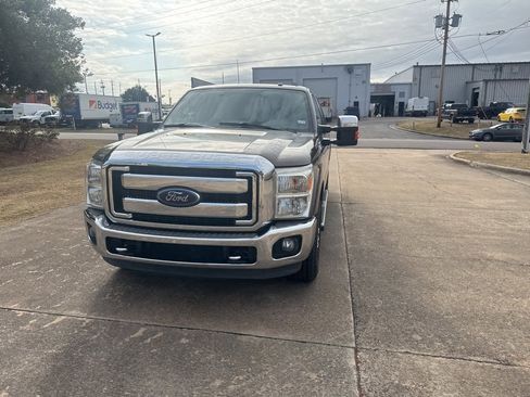 Used 2015 Ford F250 Lariat w/ Lariat Ultimate Package image 4