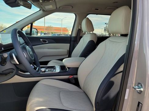 New 2026 Kia Carnival EX image 9