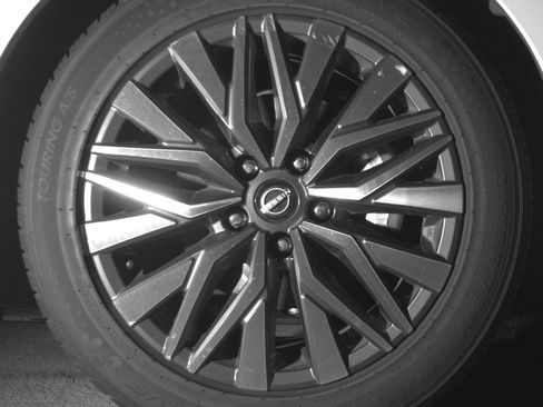 Used 2025 Nissan Altima 2.5 SV FWD image 13