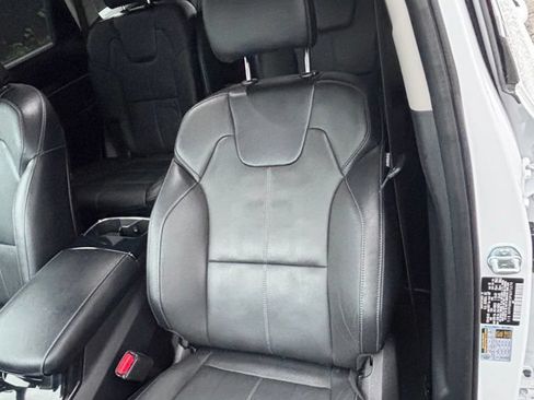 Used 2023 Kia Telluride EX w/ EX Captain's Chair Package AWD/4WD image 12