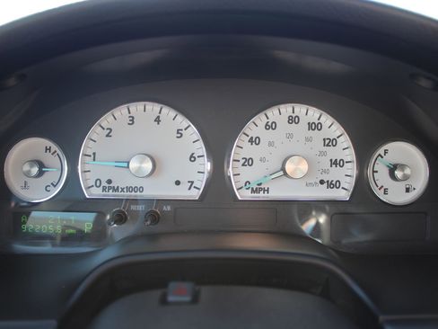 Used 2003 Ford Thunderbird Base image 11