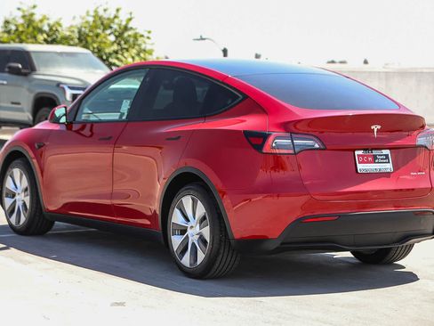 Used 2021 Tesla Model Y Long Range AWD/4WD image 7