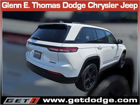 Used 2023 Jeep Grand Cherokee Limited w/ Black Appearance Package RWD image 9