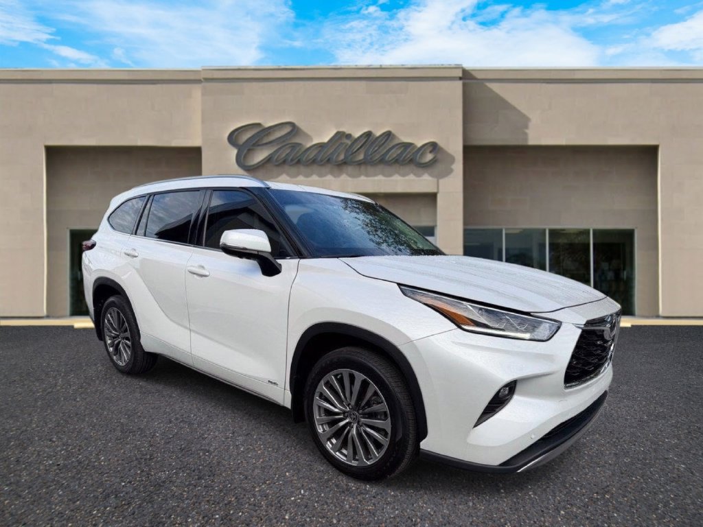 Used 2025 Toyota Highlander Limited AWD/4WD image 1