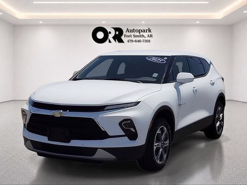 Used 2025 Chevrolet Blazer LT FWD image 2