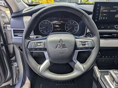Used 2025 Mitsubishi Outlander SE AWD/4WD image 18