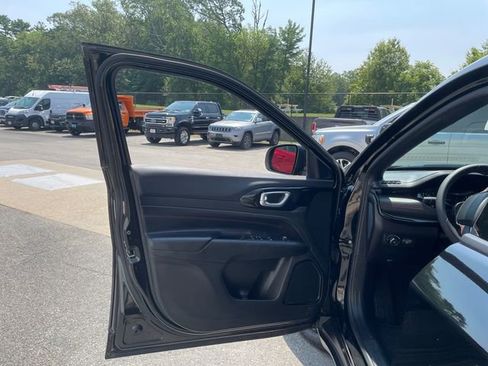 Used 2023 Jeep Compass Trailhawk image 25