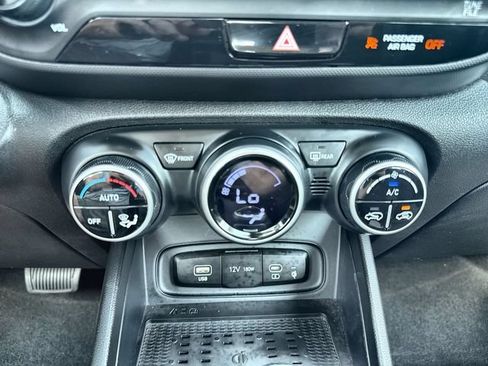 Used 2026 Hyundai Venue SEL FWD image 18