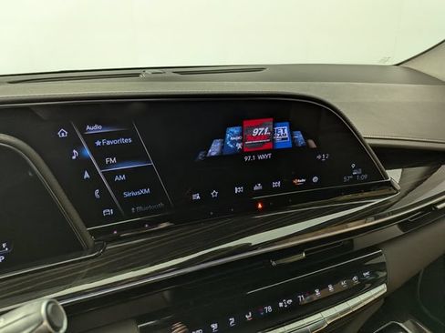Used 2021 Cadillac Escalade Premium Luxury AWD/4WD image 20