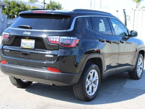 Used 2025 Jeep Compass Latitude image 5