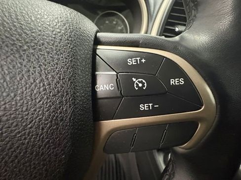 Used 2015 Jeep Cherokee Limited w/ Trailer Tow Group AWD/4WD image 16