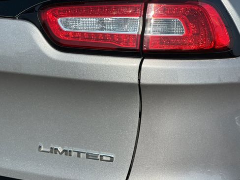 Used 2016 Jeep Cherokee Limited AWD/4WD image 31