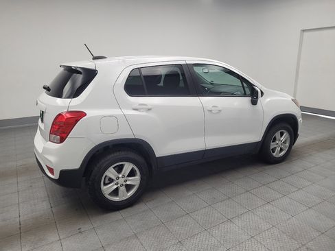 Used 2022 Chevrolet Trax LS w/ Tint and Cruise Package AWD/4WD image 10