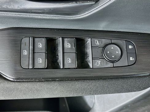 Used 2025 Nissan Kicks S FWD image 15