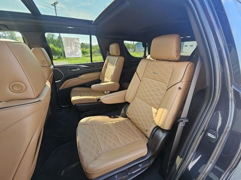 Used 2023 Cadillac Escalade Premium Luxury w/ LPO, Radiant Package image 29