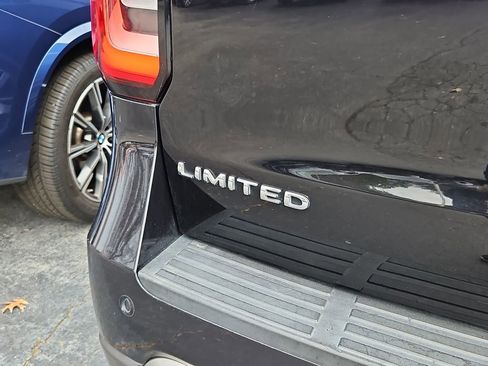 Used 2023 Ford Expedition Limited image 10