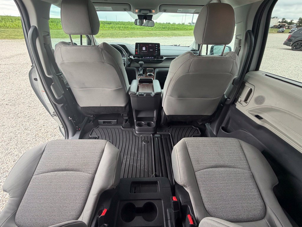 Used 2022 Toyota Sienna LE AWD/4WD image 23