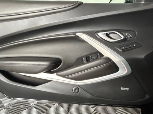 Used 2018 Chevrolet Camaro SS RWD image 17