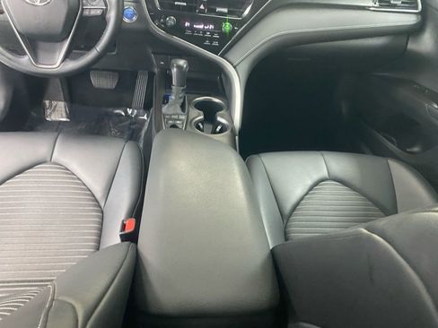 Used 2022 Toyota Camry SE w/ Convenience Package image 11