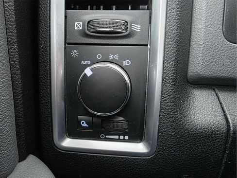 Used 2017 RAM 1500 Classic SLT image 23